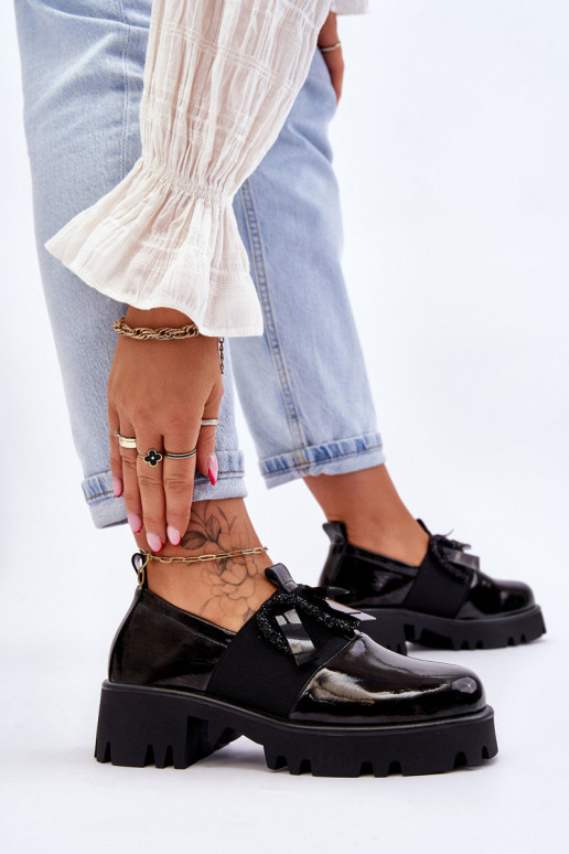 Scarpe in effetto laccato nero con bellissimi dettagli Keily