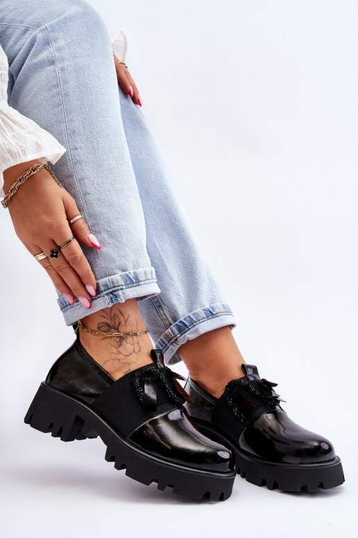 Scarpe in effetto laccato nero con bellissimi dettagli Keily