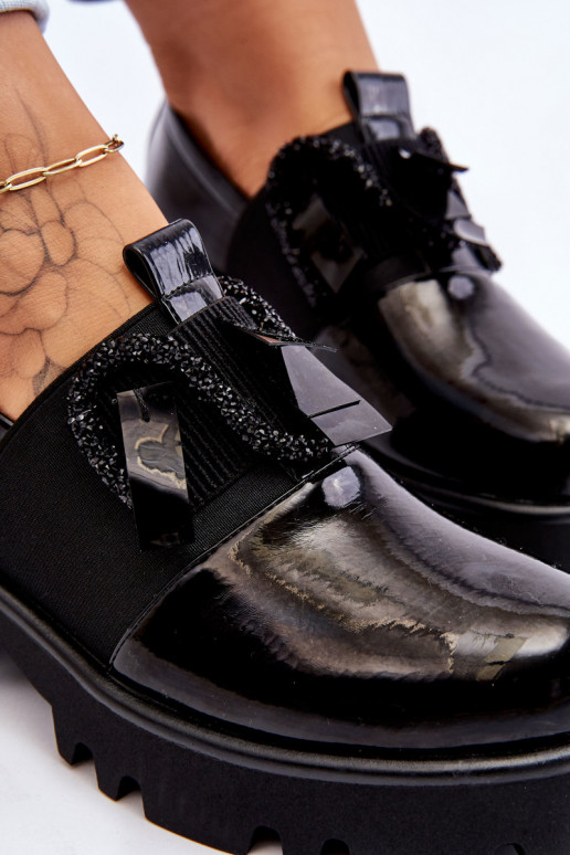 Scarpe in effetto laccato nero con bellissimi dettagli Keily