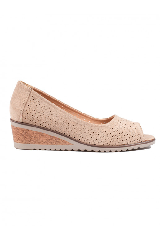 Decollete Potocki in camoscio beige con elementi traforati