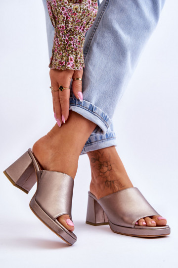 Pantofole alla moda con... 2