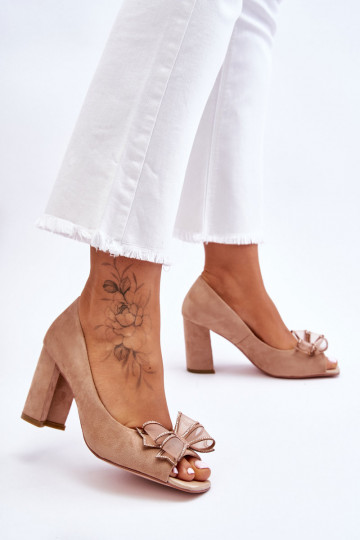 Modello classico Scarpe in camoscio con nastri beige Corey 2