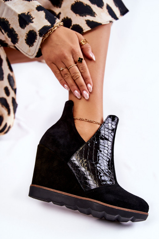 Stivali in camoscio con plateau... Stivali in camoscio con plateau...