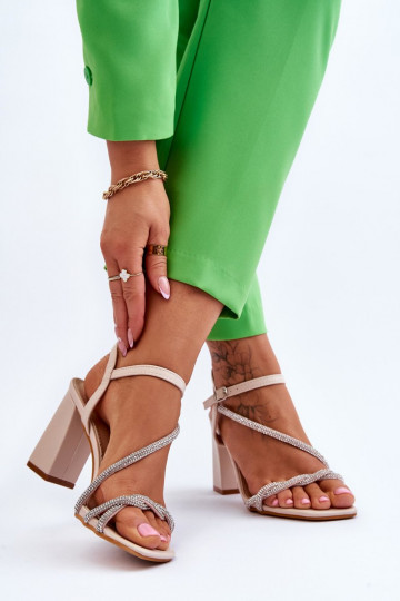 Sandalo da donna con occhielli e tacco scintillanti, colore beige Carlotta 2