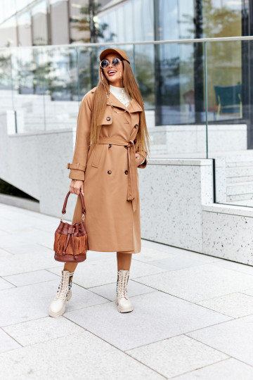 Gli stivali beige sono realizzati in tessuto elastico 2