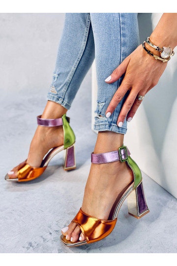 Scarpe col tacco colorate...