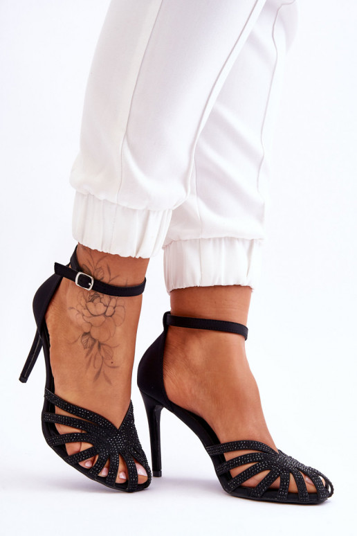 Eleganti scarpe col tacco alto con rivetti in colore nero Jaylen