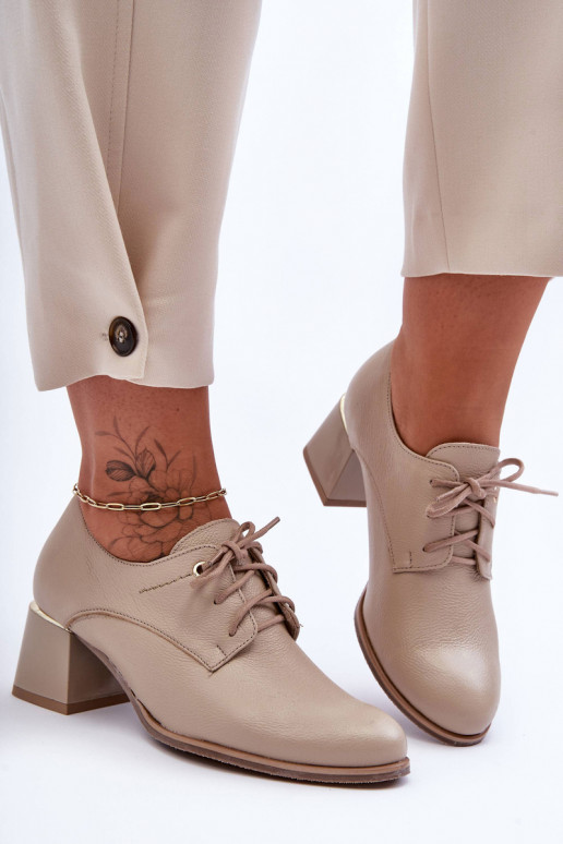 Scarpe modello classico con tacco...