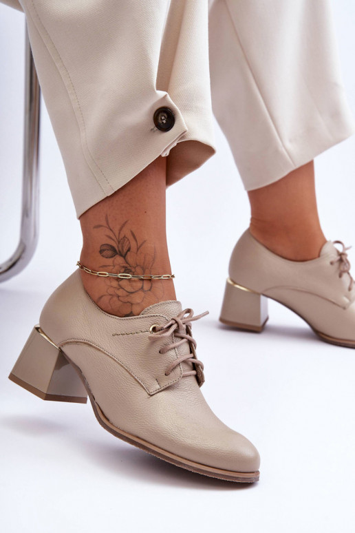 Scarpe modello classico con tacco...