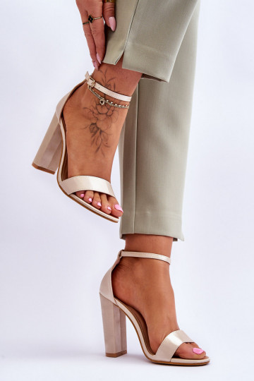 Sandali realizzati in materiale satinato con tacco in colore beige Linsy 2