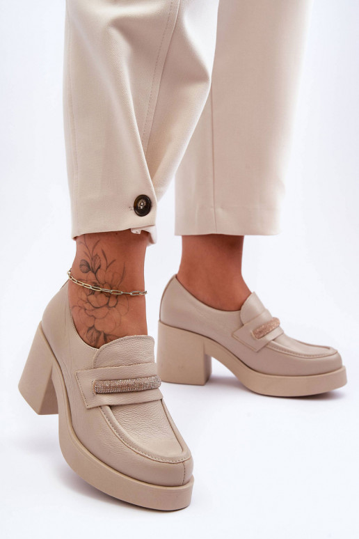 scarpe con tacchi con ornamenti beige...