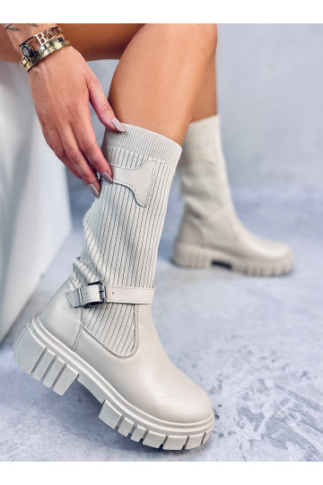 Stivali lunghi colore beige...