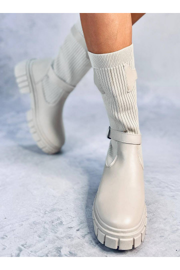 Stivali lunghi colore beige... 2