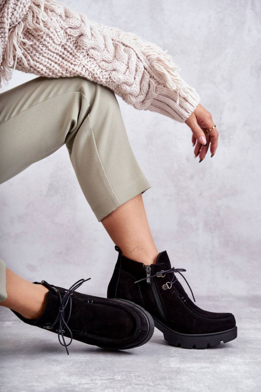 Stivaletti in camoscio con cinturini... Stivaletti in camoscio con cinturini...