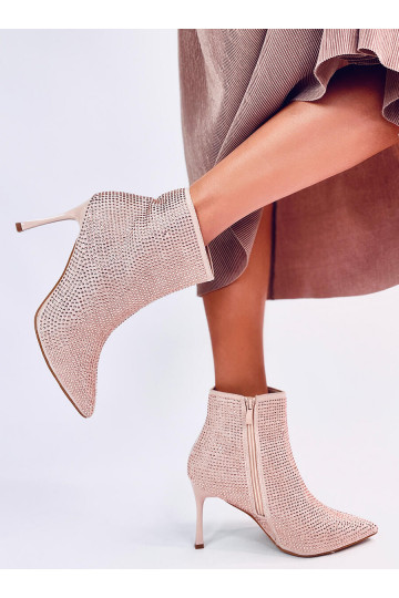 Stivali con tacco sottile...