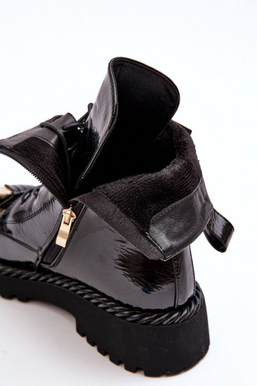 Stivali laccati con ornamenti in... Stivali laccati con ornamenti in...