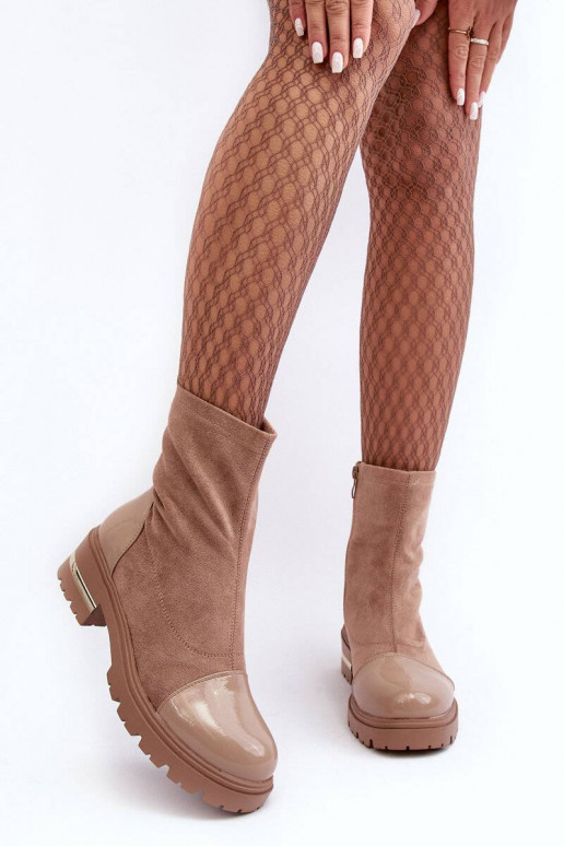 Stivali dal modello classico con... Stivali dal modello classico con...