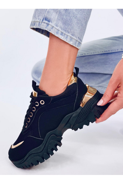 Scarpe stile sportivo in colore nero...