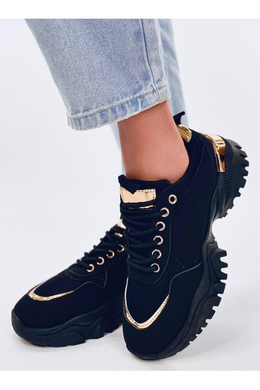 Scarpe stile sportivo in colore nero...