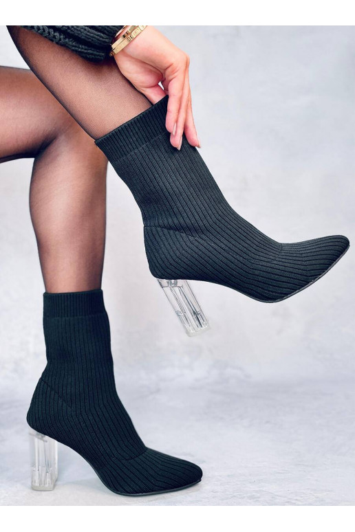 Stivali eleganti con tacco...