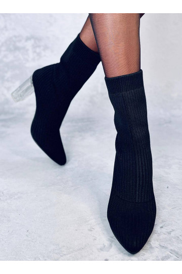 Stivali eleganti con tacco... 2