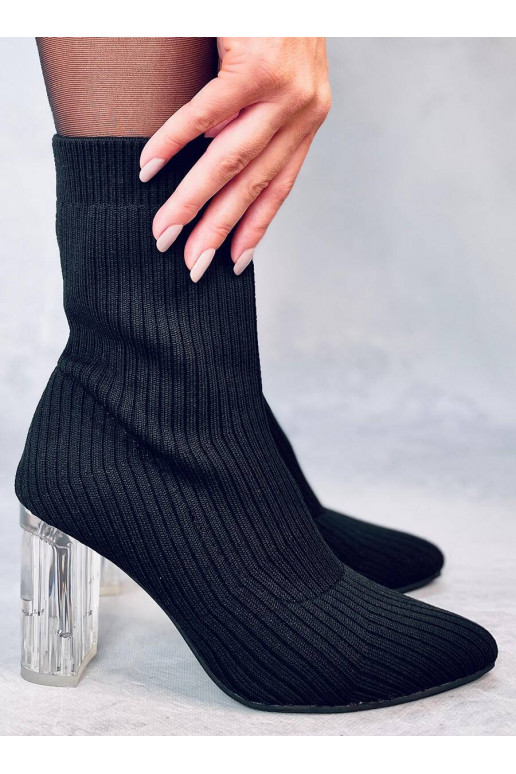 Stivali eleganti con tacco...