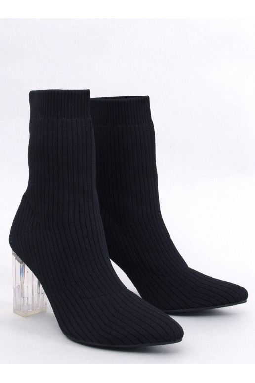 Stivali eleganti con tacco...