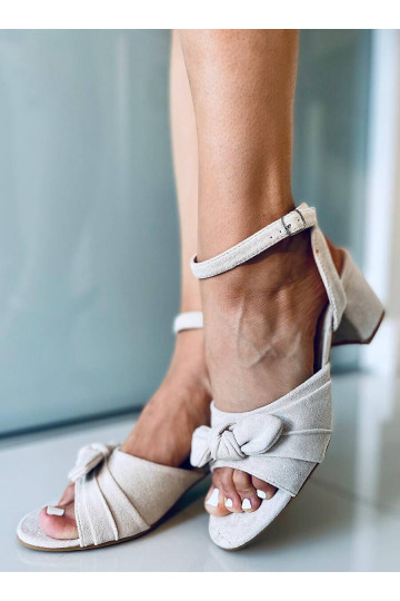 Sandali eleganti con tacco...