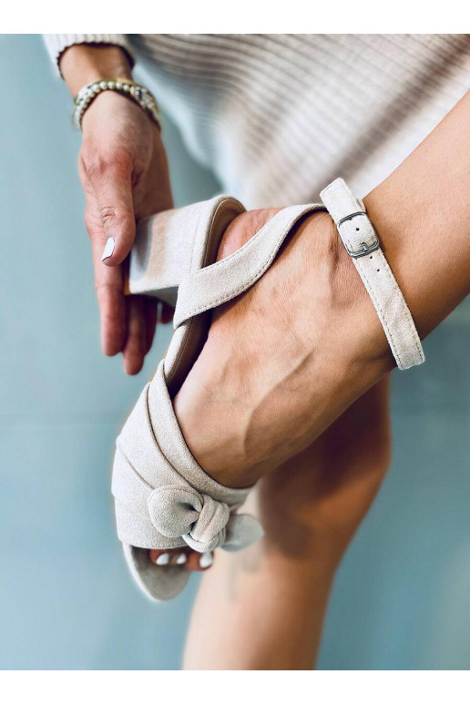 Sandali eleganti con tacco alto...