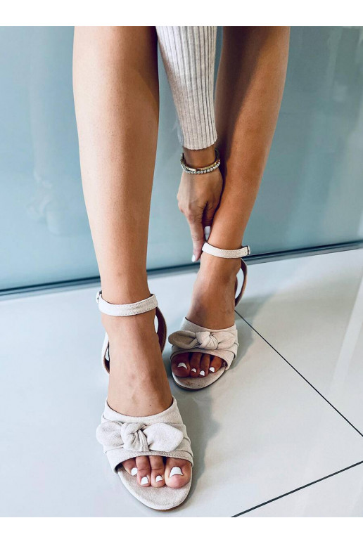 Sandali eleganti con tacco alto...