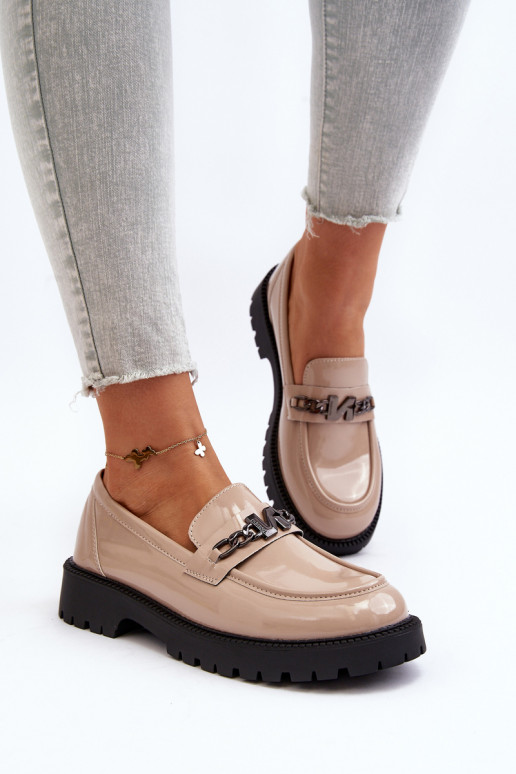 Mocassini effetto lacca con tacco largo beige Ezoma