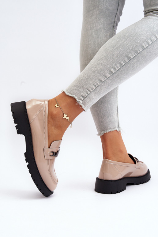 Mocassini effetto lacca con tacco largo beige Ezoma