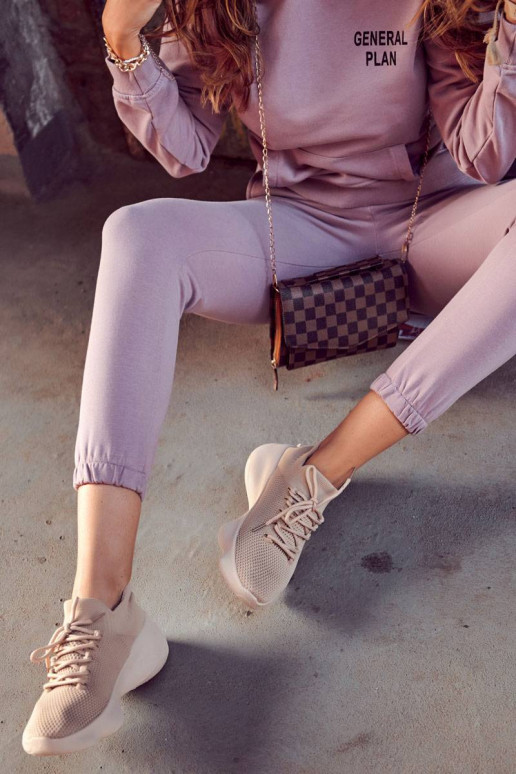 Scarpe sportive del modello di... Scarpe sportive del modello di...