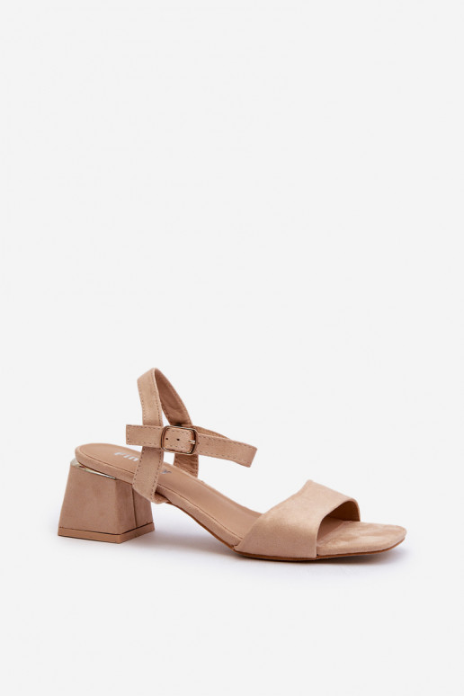 Sandali da donna realizzati in camoscio beige