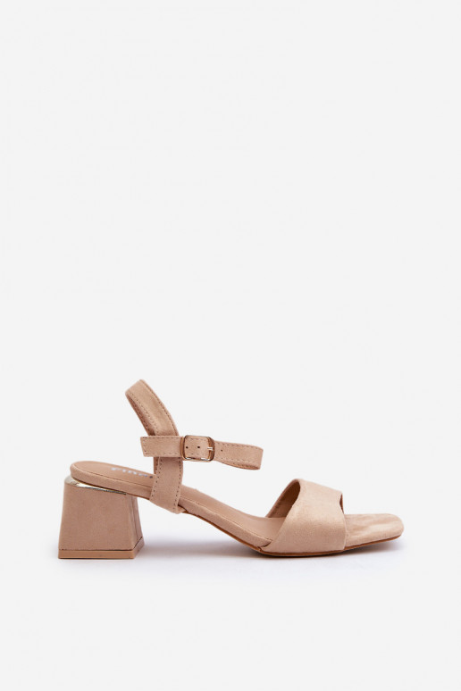 Sandali da donna realizzati in camoscio beige