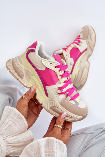 Scarpe con suola massiccia... 2