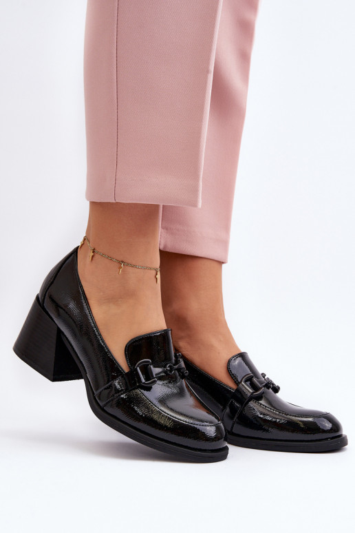 Scarpe laccate con tacco in colore...