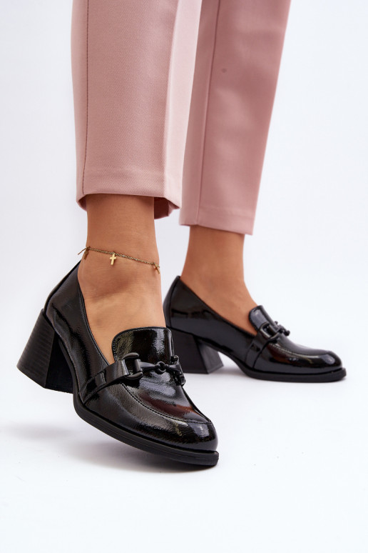 Scarpe laccate con tacco in colore...