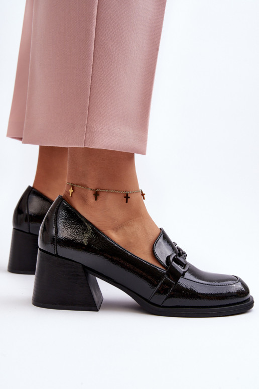 Scarpe laccate con tacco in colore...