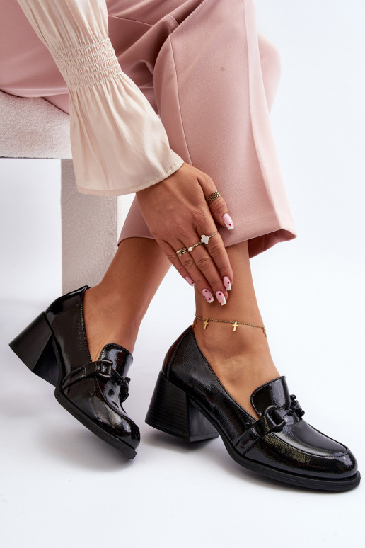 Scarpe laccate con tacco in colore...