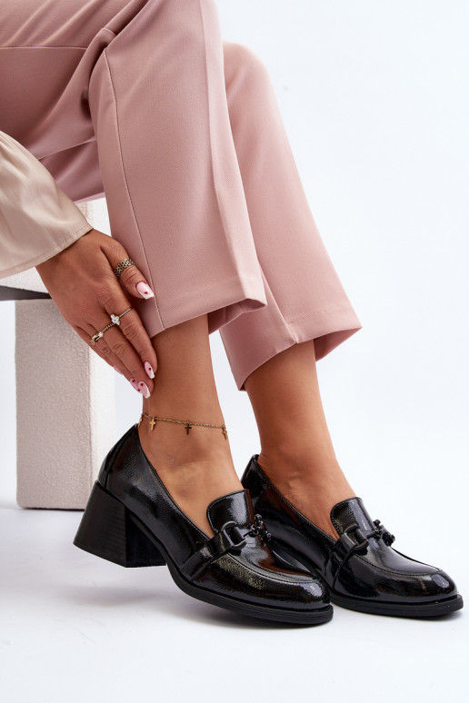 Scarpe laccate con tacco in colore...