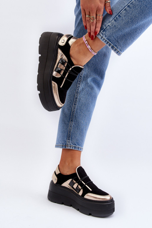 Scarpe modello sneakers con suola...