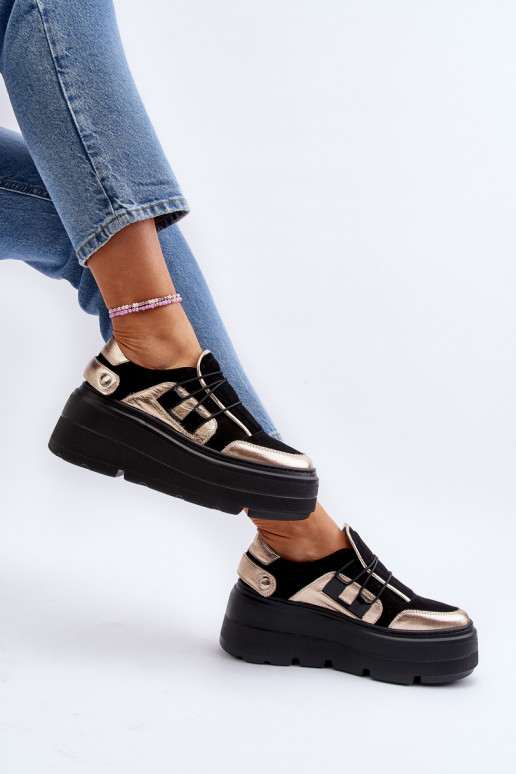 Scarpe modello sneakers con suola...