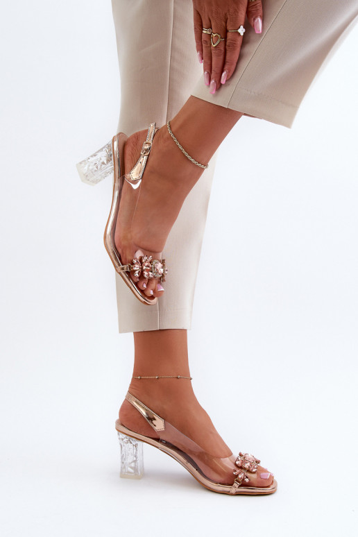 Sandali con tacco dallo stile elegante con bellissimi dettagli in oro rosa D&A