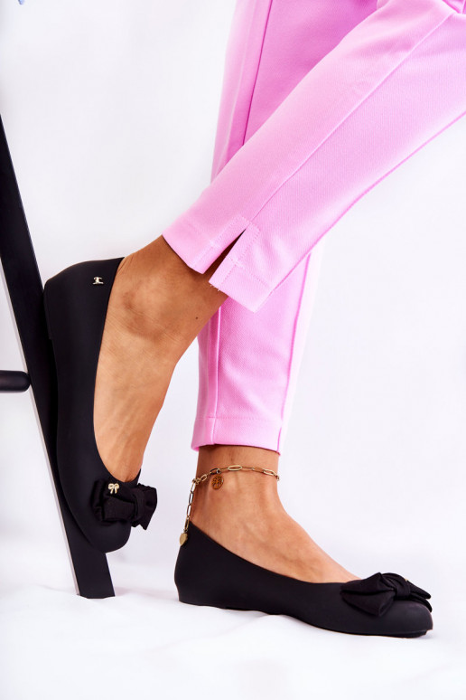 Ballerine in gomma con nastri in... Ballerine in gomma con nastri in...