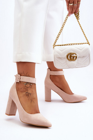 Scarpe in camoscio beige... 2