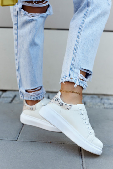 Scarpe dallo stile sportivo... 2