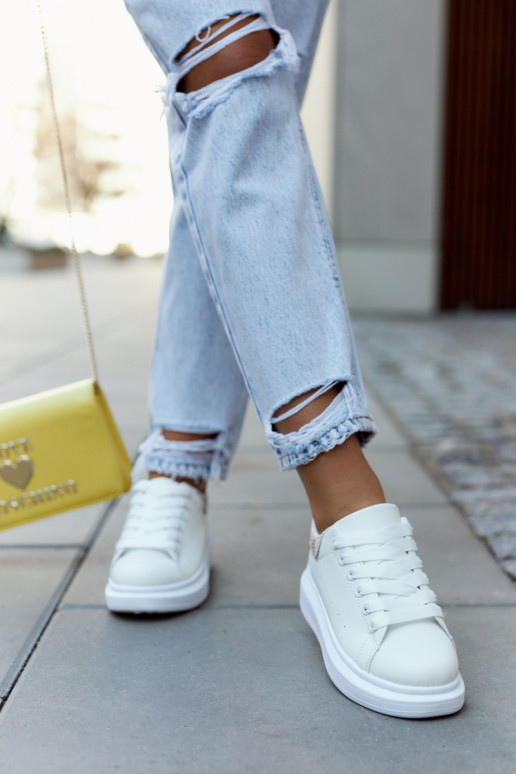 Scarpe dallo stile sportivo modello... Scarpe dallo stile sportivo modello...