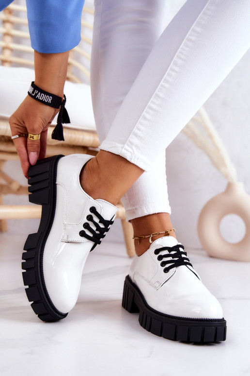 Scarpe alla moda con effetto laccato... Scarpe alla moda con effetto laccato...