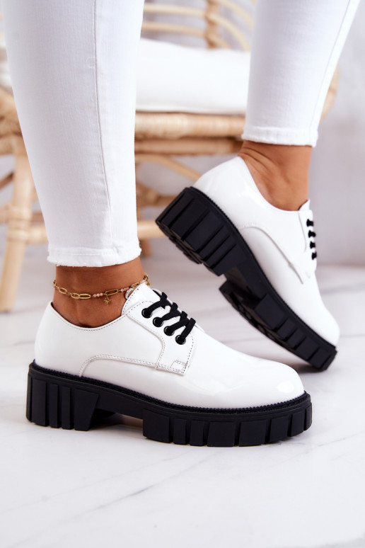 Scarpe alla moda con effetto laccato... Scarpe alla moda con effetto laccato...